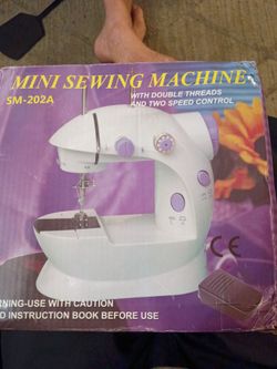 Mini sewing machine