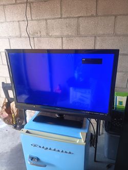 VIZIO television is the E321VT model, a 39"