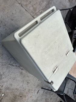 Cambro commercial ice bin