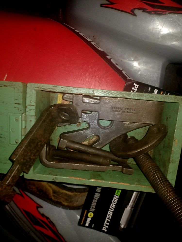 Wheel Hub Puller Tool