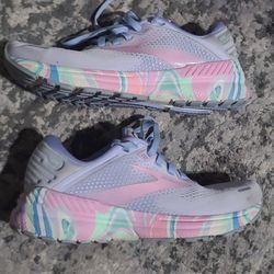 BROOKS  womens Shoes Size 8.5 