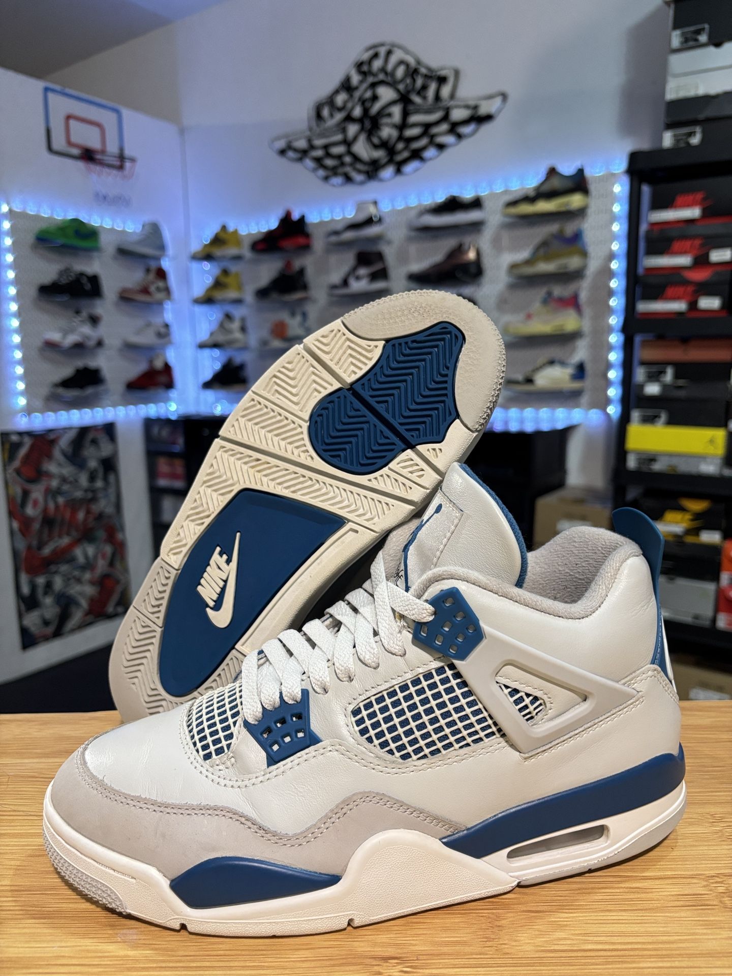 AIR JORDAN 4 RETRO “MILITARY BLUE” SIZE 8.5