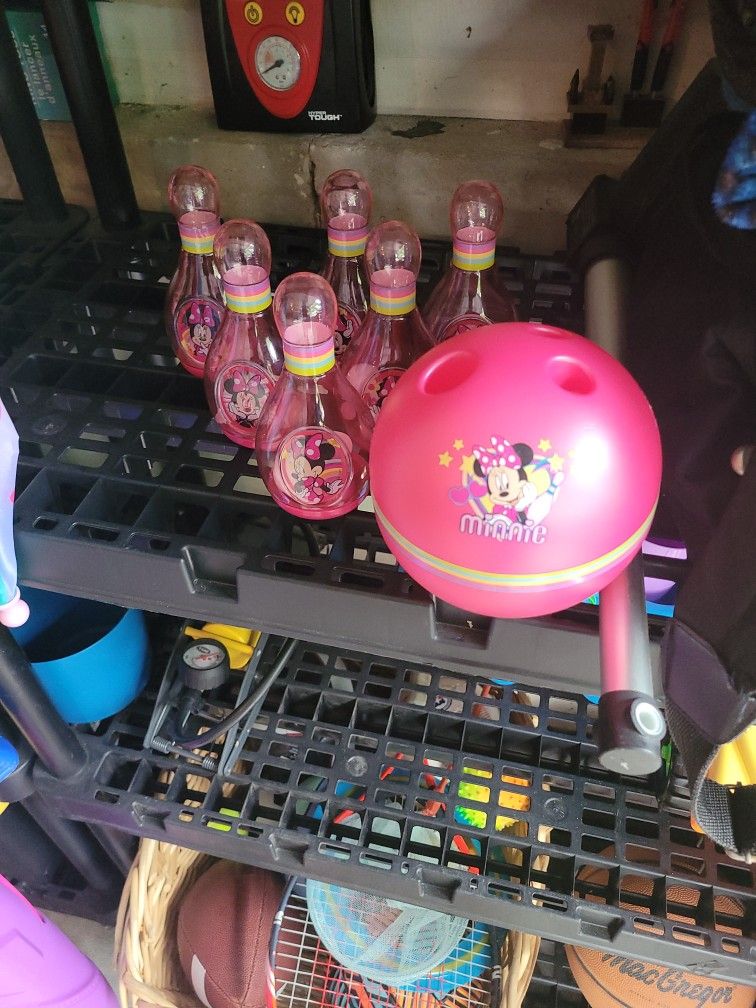 Minnie Mouse Bowling Game