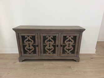 Server / Buffet table
