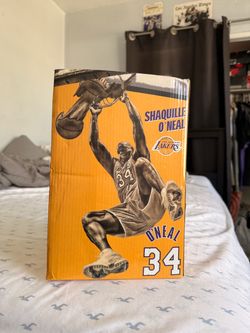 Shaq Lakers Statue Replica (Giveaway)