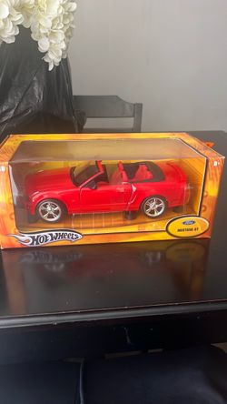 FORD MUSTANG HOT WHEELS 1:18