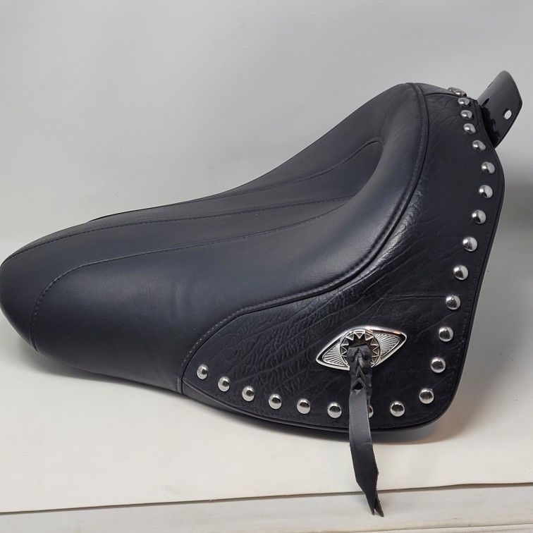 Genuine 07-17 Harley-Davidson 51493-09 Softail Heritage Solo Seat Studded Concho