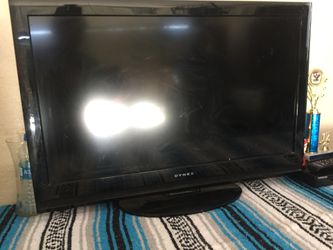 32 inch tv with remote (Dynex brand)