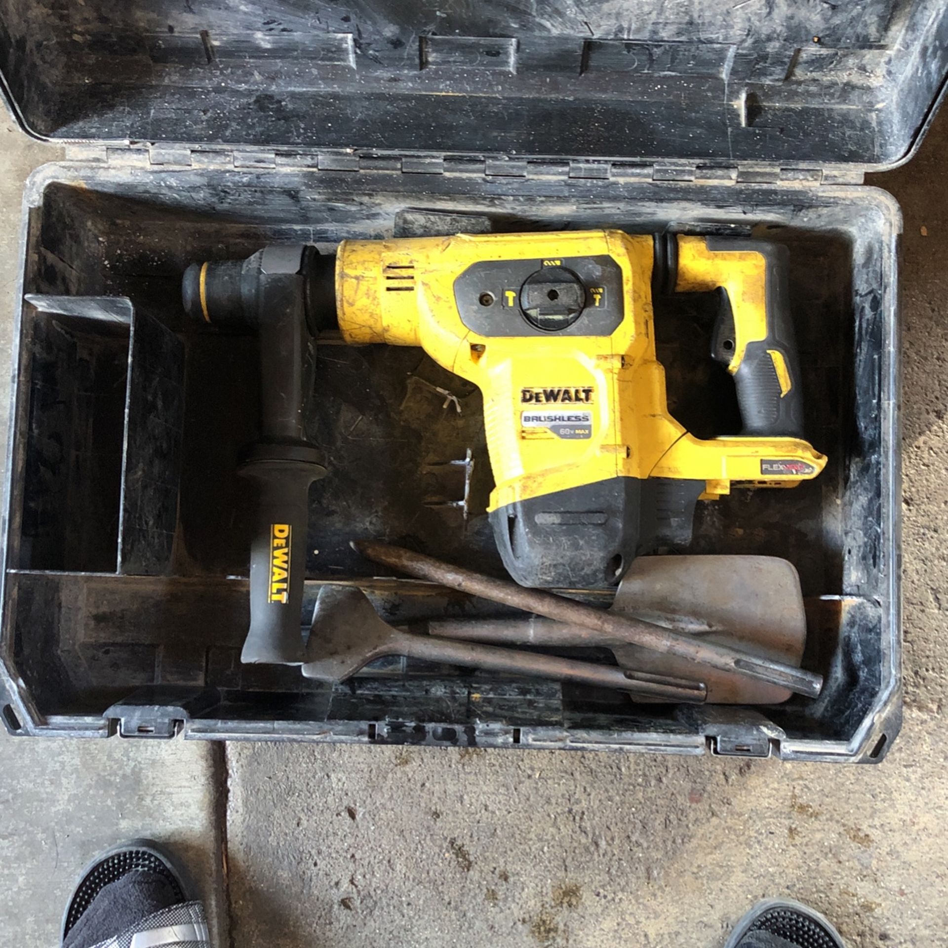 Dewalt 60 V Flex Volt 1-9/16 Jack Hammer Drill + 3 Bits