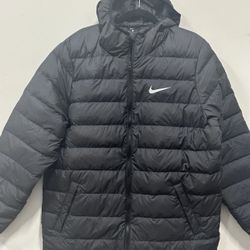 New NIKE WINDRUNNER DOWN FILL HOODED PUFFER JACKET Black- Large.
