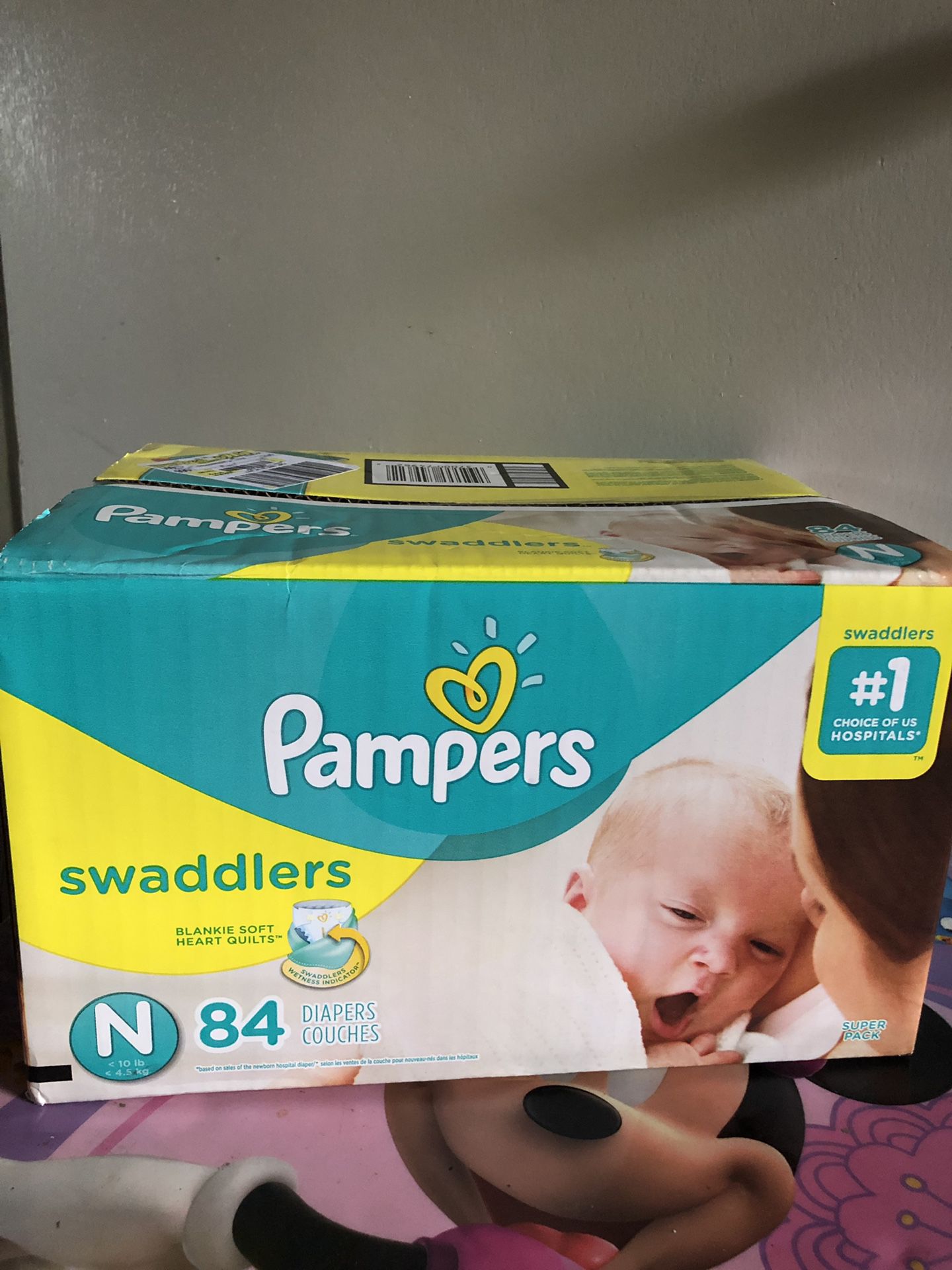 NEWBORN PAMPERS SWADDLERS (84 DIAPERS)- -$20 !!