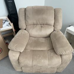 Upholstered manual recliner chair
