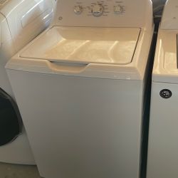 WHITE GE TOP LOAD WASHER!!!
