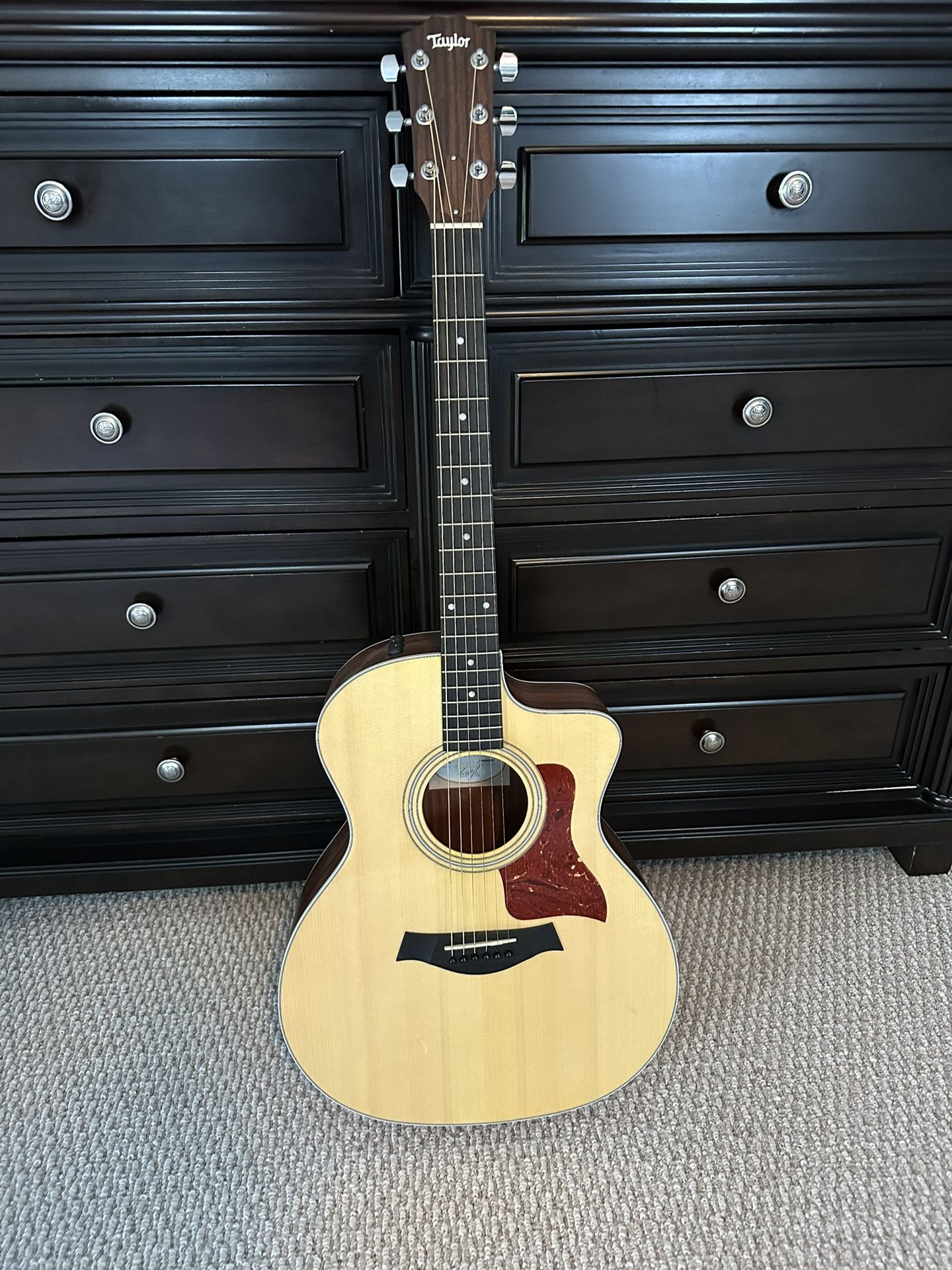 Taylor Guitar Perfect Condition!