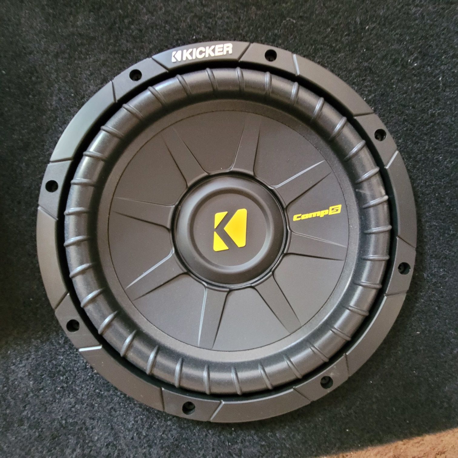 Kicker comp S 10" with low and high Amplifiers and raidio