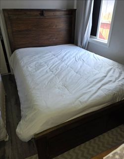 Queen Bed and 6 Drawer Dresser