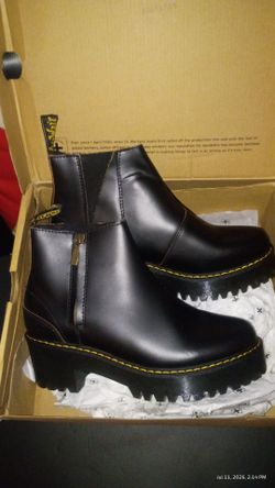 Dr. Martens Rometty II 8 US \ 6 UK Boots Black Smooth Platform Chunky Zip Heel NEW WITH TAGS