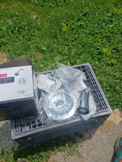 Delta foundations tub set