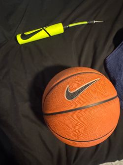 Nike mini basketball & air pump