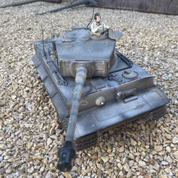 Awesome Tank With Extra Figure