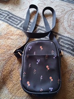 Like Dreams Small Bl ack loral Crossbody Bag