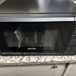 Kenmore 1.1 CU Ft 1000 W Black Countertop Microwave