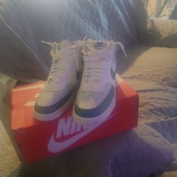 Nikes Shoes