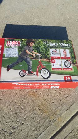 NEW IN BOX RADIO FLYER SCOOTER