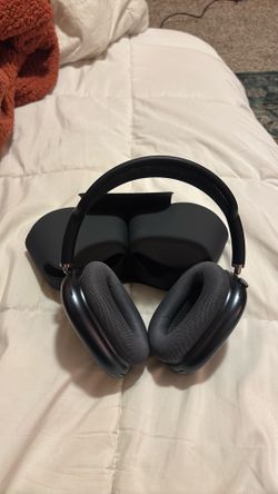 Apple AirPod Maxes