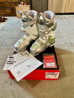 Ski Boots The Nordica Transfire R4 W