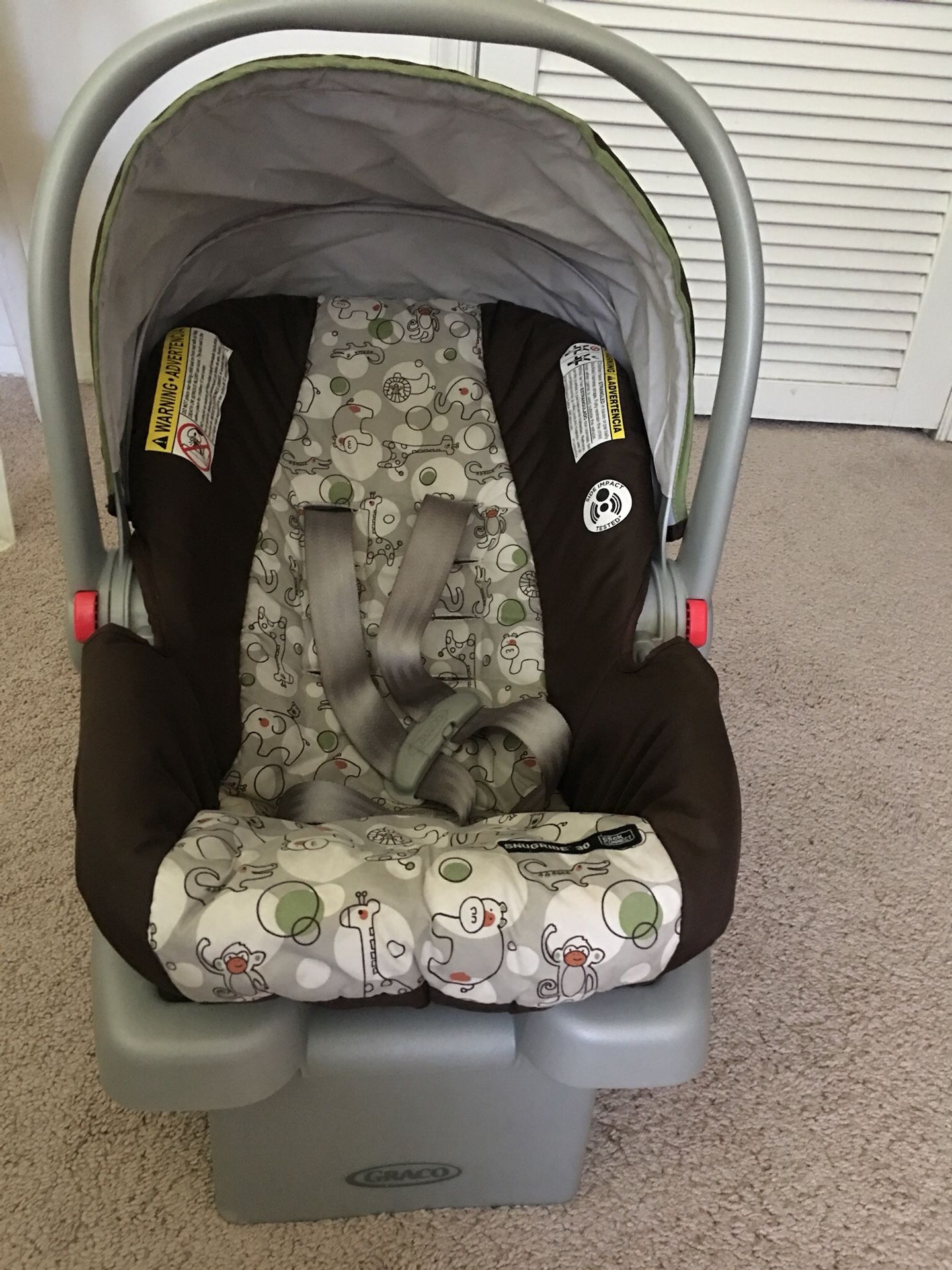 Graco Infant car seat (Jungle theme)