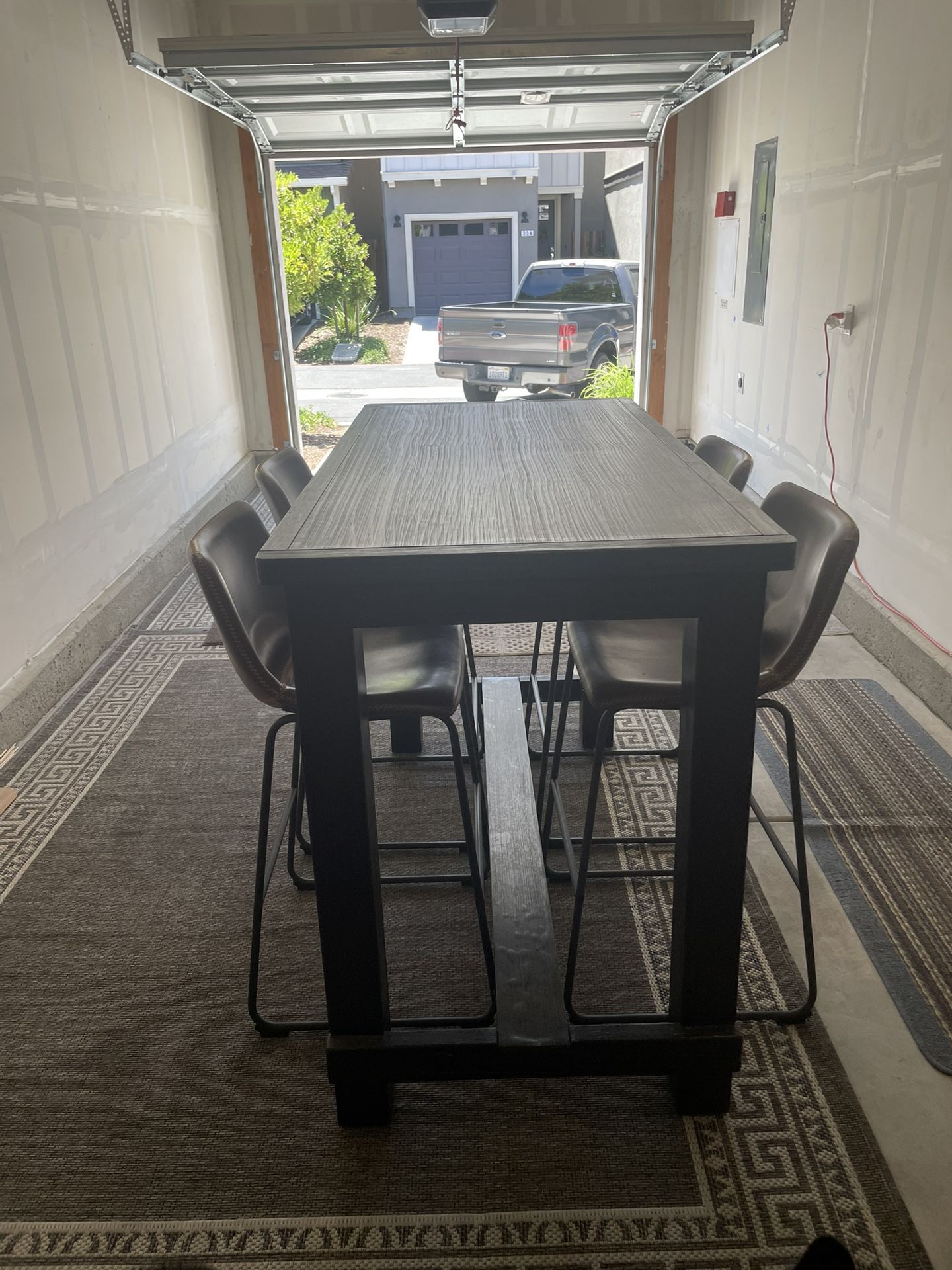 Dinning Table Outdoor Or Indoor With 6 Chairs Excellent Condition