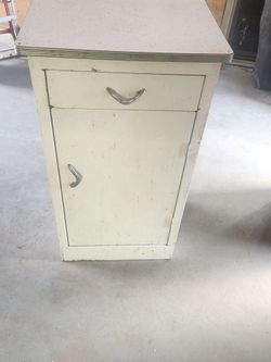 Metal utility cabinet