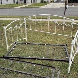 Twin day bed with pull out trundle