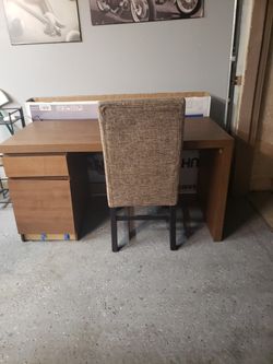 Desk with a drawer like new