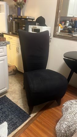 Black armless chair