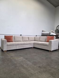 2pc Sectional couch-Free Delivery‼️