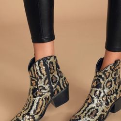 Betsey Johnson Lucki Leopard Boots Size 7