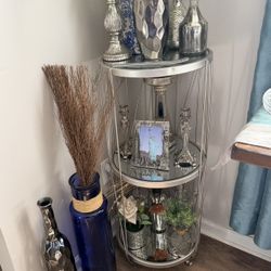 Stand In All Items On The Stand