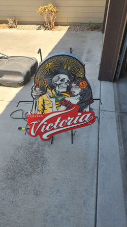 🔥 Rare LED Cerveza Victoria Sign – Día de los Muertos / Halloween Decor – 26.5" x 34"