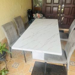Dining Table Set w/ 4 Chairs – Marble Style / Mesa Moderna con 4 Sillas – Estilo Mármol