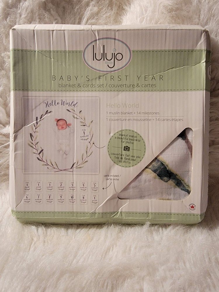 Brand New lulujo Baby’s First Year Milestone Blanket and Card Set | 40in x 40in (Hello World)