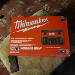 Milwaukee vacuum
