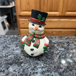Vintage Avon Snowman Christmas Top Hat Pair of Salt and Pepper Shakers.  Preowned never used.  Has been on display in a cabinet with a very large salt