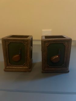 Markers / Pen holders
