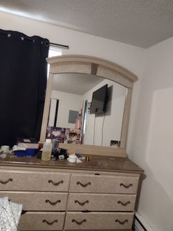 Dresser With Matching Bed With 2 Night Stands