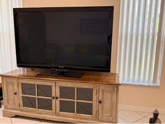 Farmhouse Distressed Wood TV Console / Media Cabinet – Glass Doors