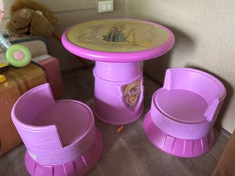 Girl Disney Table and 2 chairs