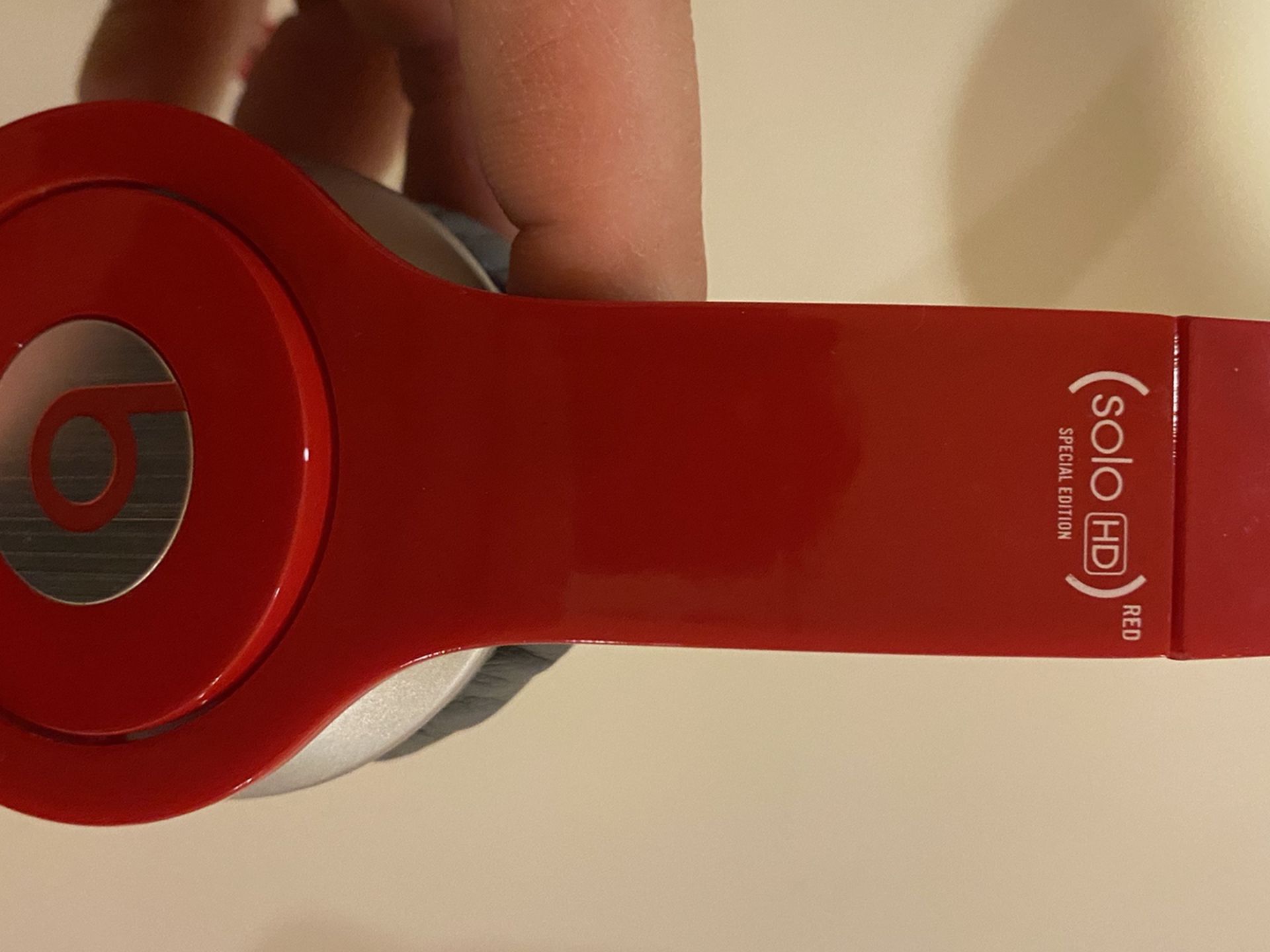 Beats Solo HD PRODUCT RED Special Edition