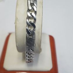 14K White Gold Italy Figaro Designer Bracelet 8" Length 7.5x2.5mm in Size